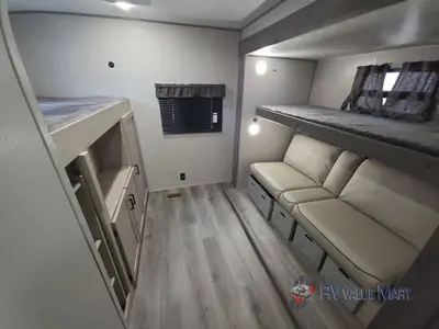 2025 Coachmen RV Catalina Legacy Edition photo 32