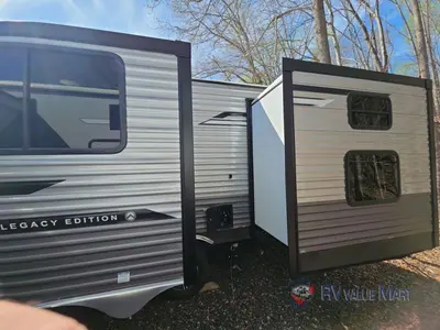 2025 Coachmen RV Catalina Legacy Edition photo 6