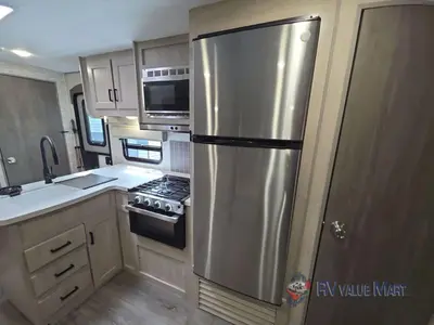 2025 Coachmen RV Catalina Legacy Edition photo 25