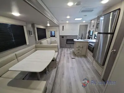 2025 Coachmen RV Catalina Legacy Edition photo 24