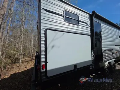 2025 Coachmen RV Catalina Legacy Edition photo 7