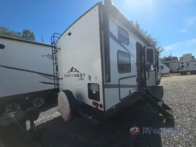 2022 EAST TO WEST Alta photo 8
