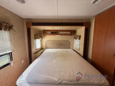 2011 Coachmen RV Catalina Deluxe Edition photo 16