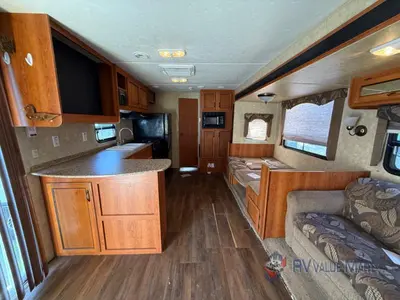 2011 Coachmen RV Catalina Deluxe Edition photo 8