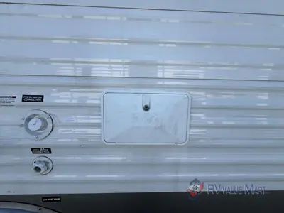 2011 Coachmen RV Catalina Deluxe Edition photo 5