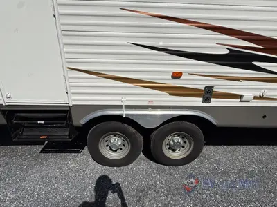 2011 Coachmen RV Catalina Deluxe Edition photo 6