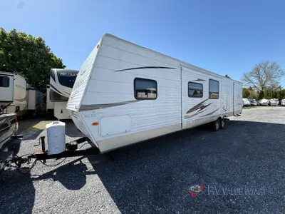 2011 Coachmen RV Catalina Deluxe Edition photo 3