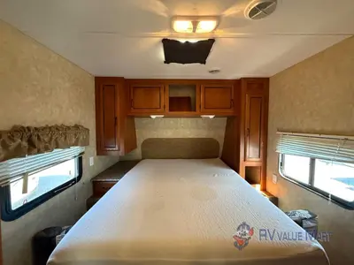2011 Coachmen RV Catalina Deluxe Edition photo 22