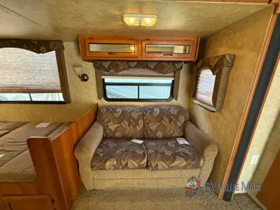 2011 Coachmen RV Catalina Deluxe Edition photo 9