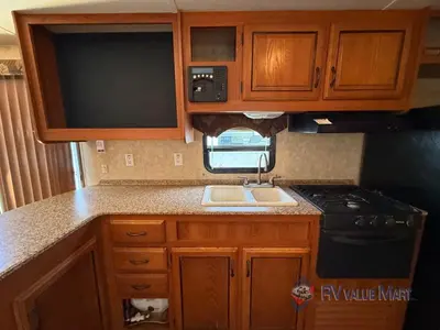 2011 Coachmen RV Catalina Deluxe Edition photo 11
