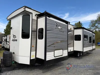 2018 Jayco Jay Flight Bungalow photo 3