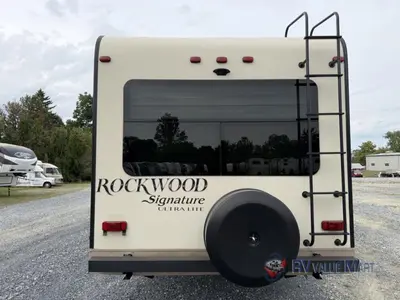 2015 Forest River RV Rockwood Signature Ultra Lite photo 4