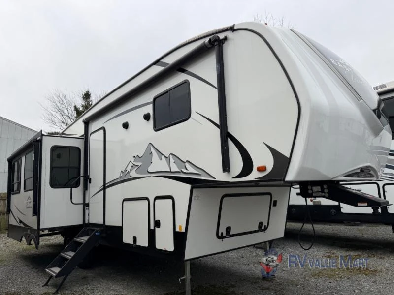 2021 EAST TO WEST Tandara exterior
