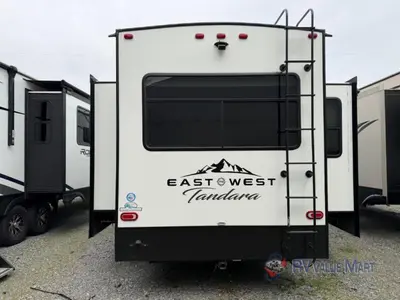 2021 EAST TO WEST Tandara photo 4