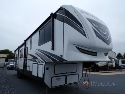 2022 Forest River RV Vengeance Rogue Armored photo 3