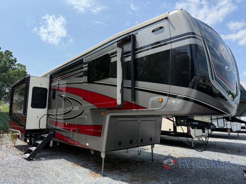 2022 DRV Luxury Suites FullHouse exterior
