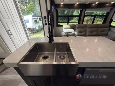 2022 DRV Luxury Suites FullHouse photo 18