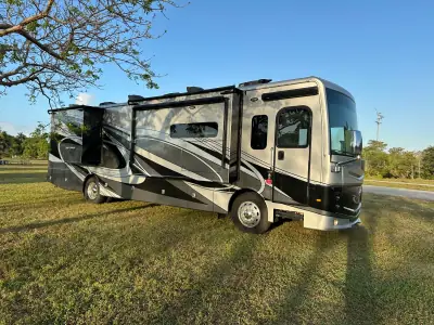 2020 FLEETWOOD DISCOVERY photo 2