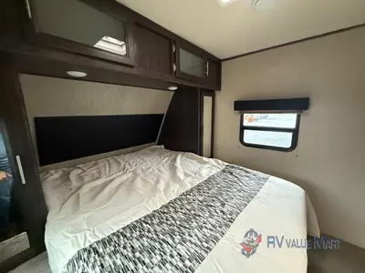 2017 Dutchmen RV Kodiak Ultimate photo 25
