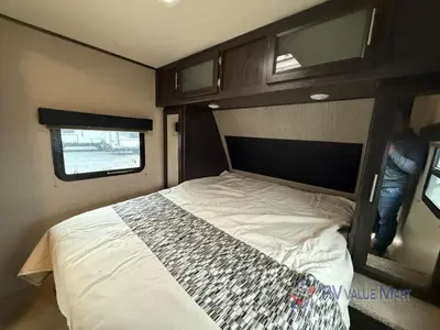 2017 Dutchmen RV Kodiak Ultimate photo 24