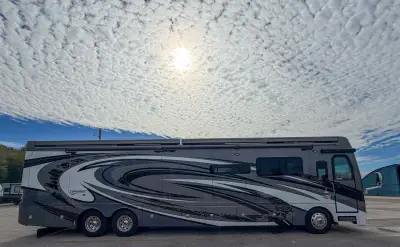 Used 2020 Fleetwood Discovery Lxe 44B