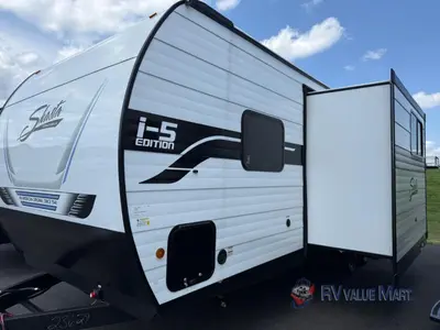 2025 Shasta RVs i-5 Edition photo 3