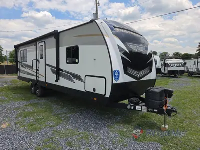 2022 Cruiser Radiance Ultra Lite photo 2
