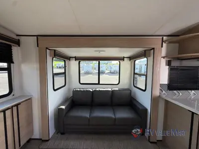2022 Cruiser Radiance Ultra Lite photo 9