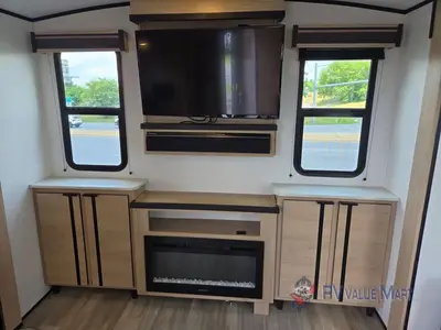 2022 Cruiser Radiance Ultra Lite photo 22