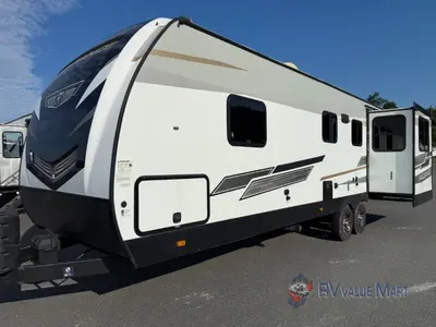 2022 Cruiser Radiance Ultra Lite photo 3