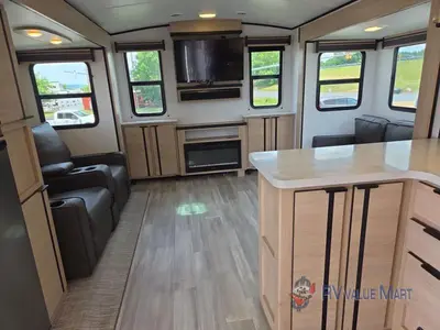 2022 Cruiser Radiance Ultra Lite photo 18
