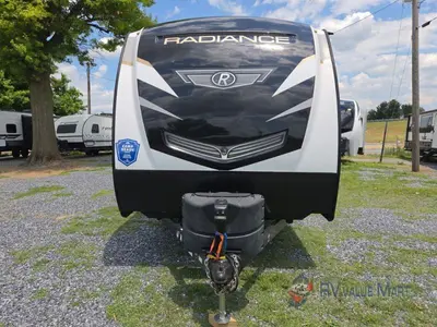 2022 Cruiser Radiance Ultra Lite photo 3