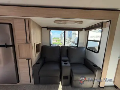 2022 Cruiser Radiance Ultra Lite photo 11