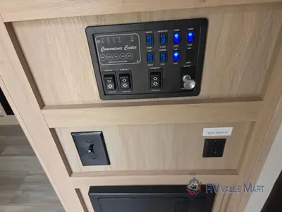 2022 Cruiser Radiance Ultra Lite photo 17
