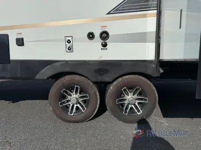 2022 Cruiser Radiance Ultra Lite photo 5