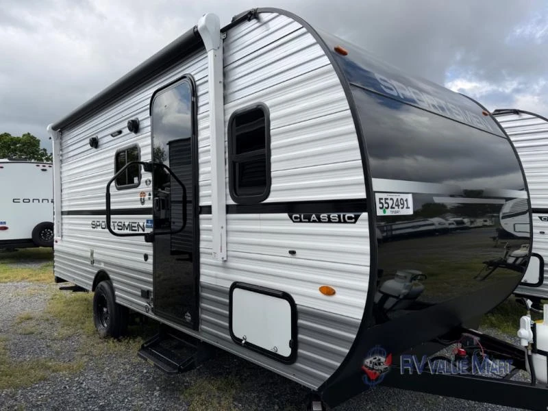 2026 KZ Sportsmen Classic exterior