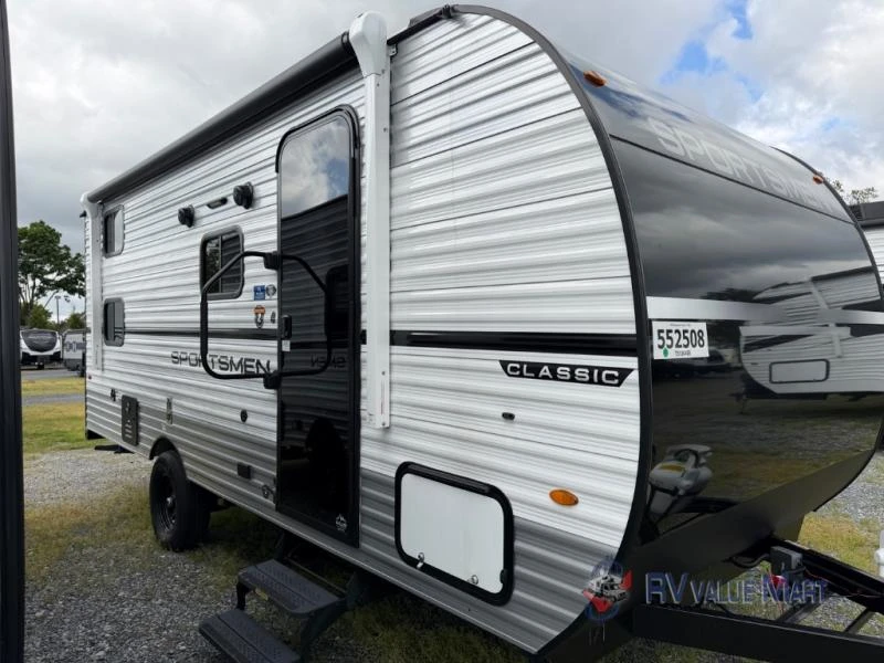2026 KZ Sportsmen Classic exterior