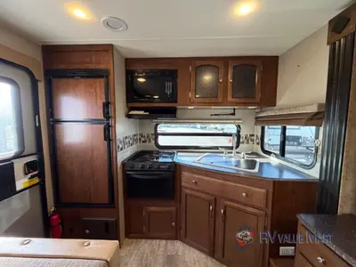 2017 Coachmen RV Freedom Express photo 9