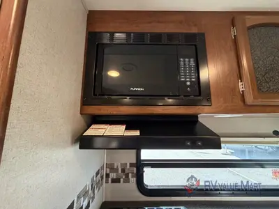 2017 Coachmen RV Freedom Express photo 15