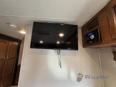 2017 Coachmen RV Freedom Express photo 11