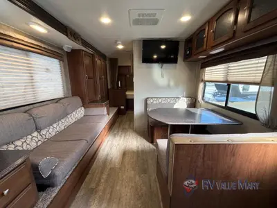 2017 Coachmen RV Freedom Express photo 8