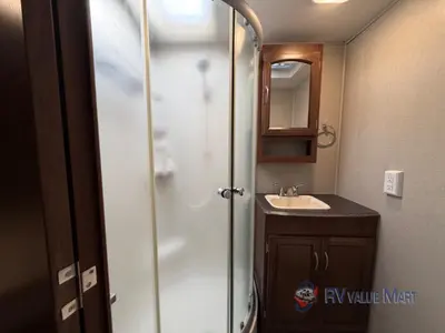 2017 Coachmen RV Freedom Express photo 20