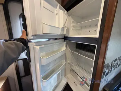 2017 Coachmen RV Freedom Express photo 17