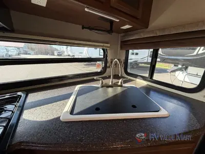2017 Coachmen RV Freedom Express photo 16