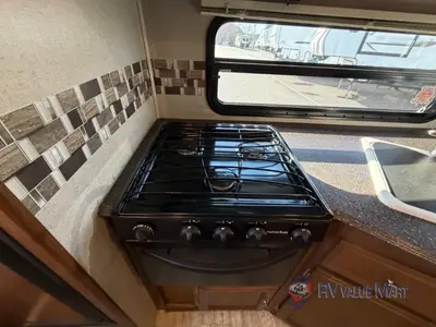 2017 Coachmen RV Freedom Express photo 14