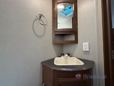 2017 Coachmen RV Freedom Express photo 23