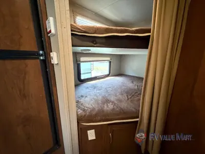 2017 Coachmen RV Freedom Express photo 19