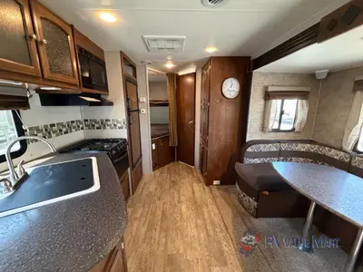 2017 Coachmen RV Freedom Express photo 10