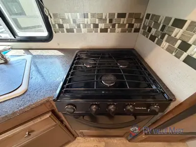 2017 Coachmen RV Freedom Express photo 16