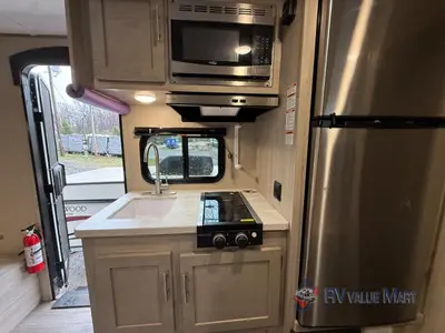 2023 Coachmen RV Catalina Summit Series 7 photo 13